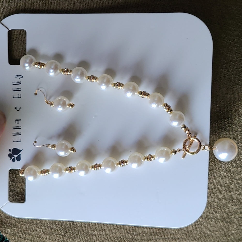 NWOT PEARL EARRING/NECKLACE SET/ELLA AND ELLY